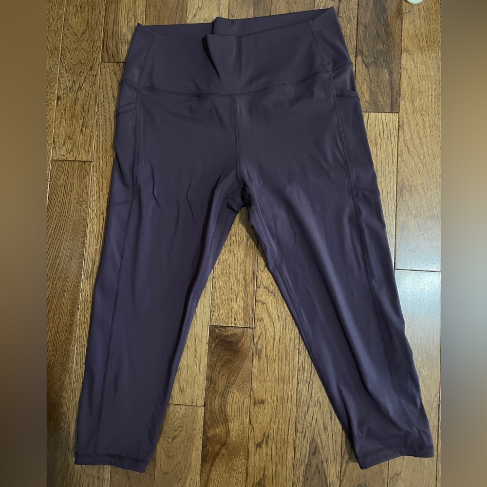 Zyia maroon brilliant leggings- capri- NEVER WORN- NWOT